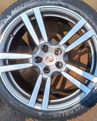 Cerchi 21e gomme invernali Porsche Cayenne e Macan