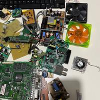 Materiale elettronico di vario genere in blocco