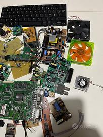 Materiale elettronico di vario genere in blocco