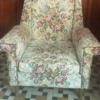 poltrona vintage in tessuto floreale