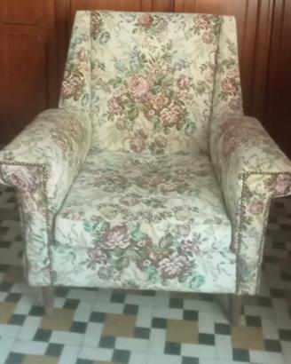 poltrona vintage in tessuto floreale