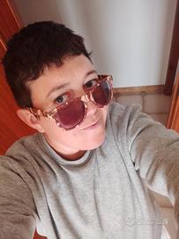 Banconista cameriera presso bar