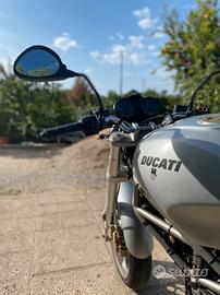 Moto Ducati Monster 620 Dark