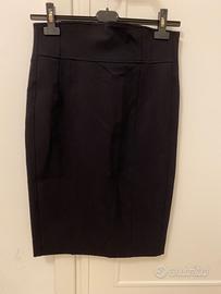 Gonna nera Caractēre