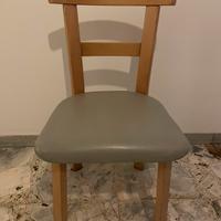 Sedia in legno con seduta imbottita