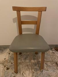 Sedia in legno con seduta imbottita