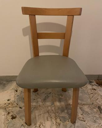 Sedia in legno con seduta imbottita