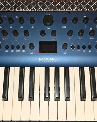 Modal Electronics Cobalt8 poly synth  tastiera