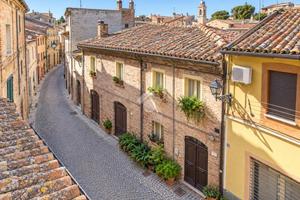 CASA SEMINDIPENDENTE A MONTE URANO