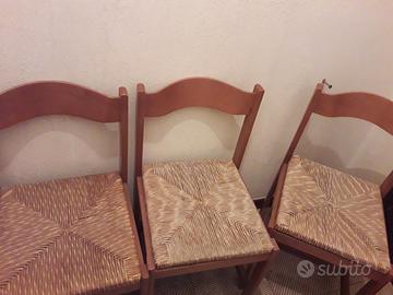 3 sedie in legno