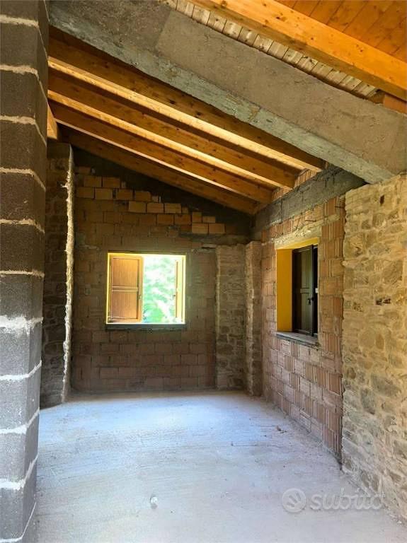 Rustico / Casale di 480 m² con più di 5 locali e b - Altro