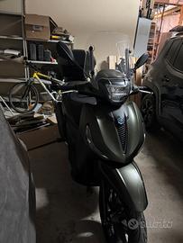 Beverly 400 S