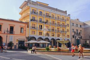 NEGOZIO A CAVA DE' TIRRENI