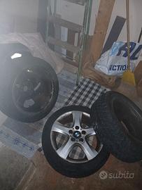 gomme auto con cerchio 