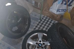 gomme auto con cerchio 