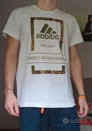 T shirt Adidas con stampa grande