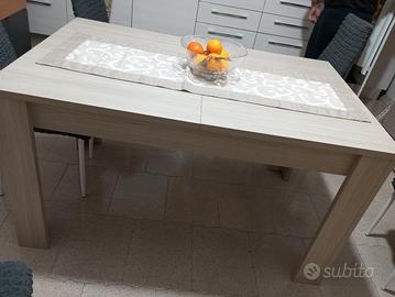 Tavolo + 6 sedie 