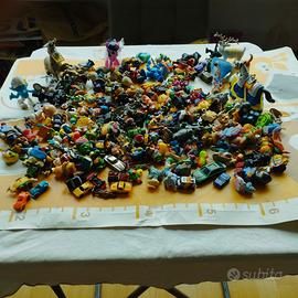 pupazzetti e macchinine in miniatura