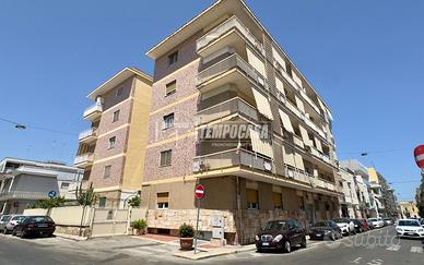 AMPIO 3 VANI CON BOX AUTO - LIBERO SUBITO!