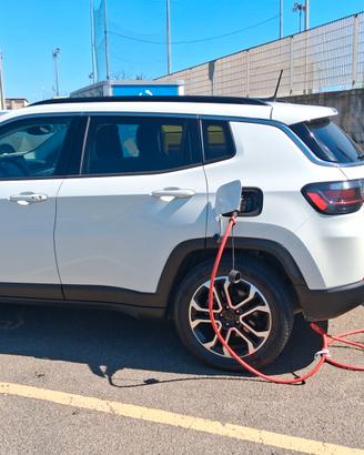 Jeep Compass ibrida plug-in Phev