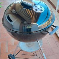 Barbecue Weber 57cm, 220 euro 