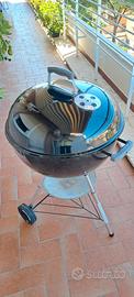 Barbecue Weber 57cm, 220 euro 