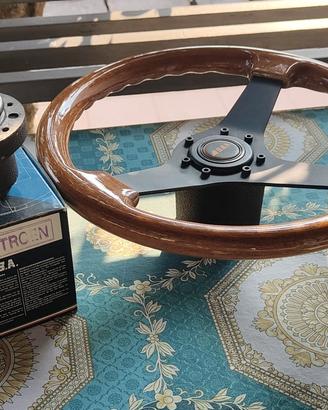 Volante d'epoca in legno O.B.A.