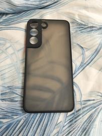 cover opaca con pulsanti rossi moderna