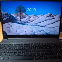 Notebook HP completo di mouse e pacchetto Office