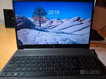 Notebook HP completo di mouse e pacchetto Office