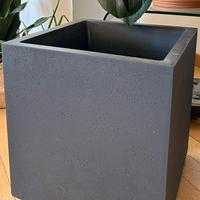 Vaso quadrato simil basalto