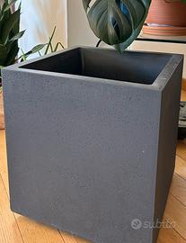 Vaso quadrato simil basalto