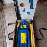 Sollevatore idraulico