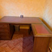 Scrivania in legno massiccio