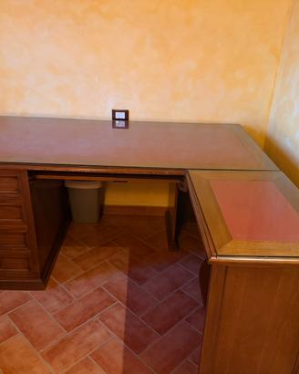 Scrivania in legno massiccio
