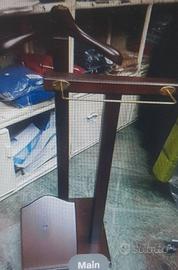 Appendiabiti, chiamato "Il Servo Muto"