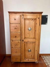 Dispensa antica in abete dell'ottocento