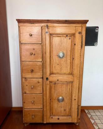Dispensa antica in abete dell'ottocento