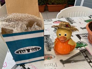 Salvadanaio nuovo con scatola