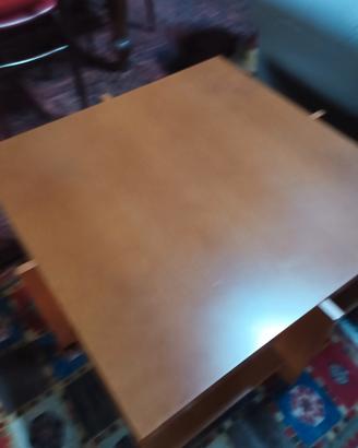 Tavolo Lewis produzione Cassina 