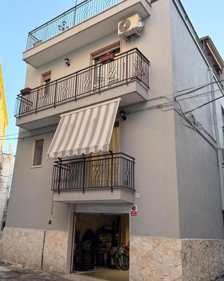 AB. INDIPENDENTE CON BOX, TERRAZZO e MONOLOCALE