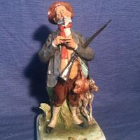 Statuina Capodimonte - Cacciatore "in pausa"