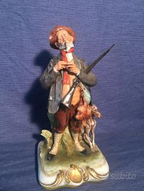 Statuina Capodimonte - Cacciatore "in pausa"