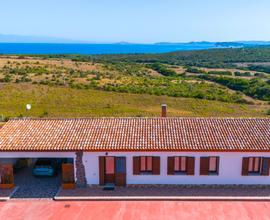 Stazzo indipendente con vista mare