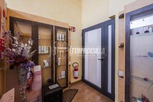 NEGOZIO CON MAGAZZINO IN PIENO CENTRO IN ZONA COMM