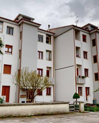 Appartamento di 100 m² con 4 locali e posto auto a