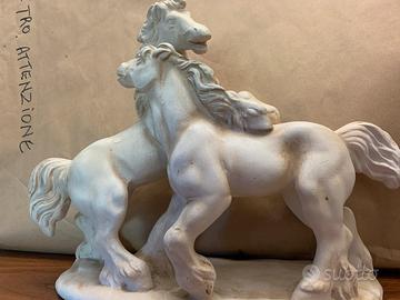 Sopramobile in gesso