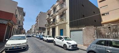 Palazzetto cielo-terra pressi via Messina