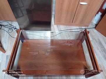 Tavolino in legno con piano in vetro