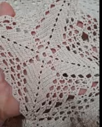 tovaglia all'uncinetto fatta  interamente  a mano